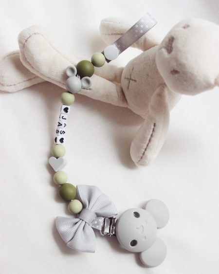 Zawieszka do smoczka Szara Myszka z zielonym