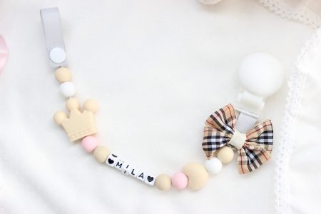 Zawieszka do smoczka beżowa korona + kratka/Klips silikonowy