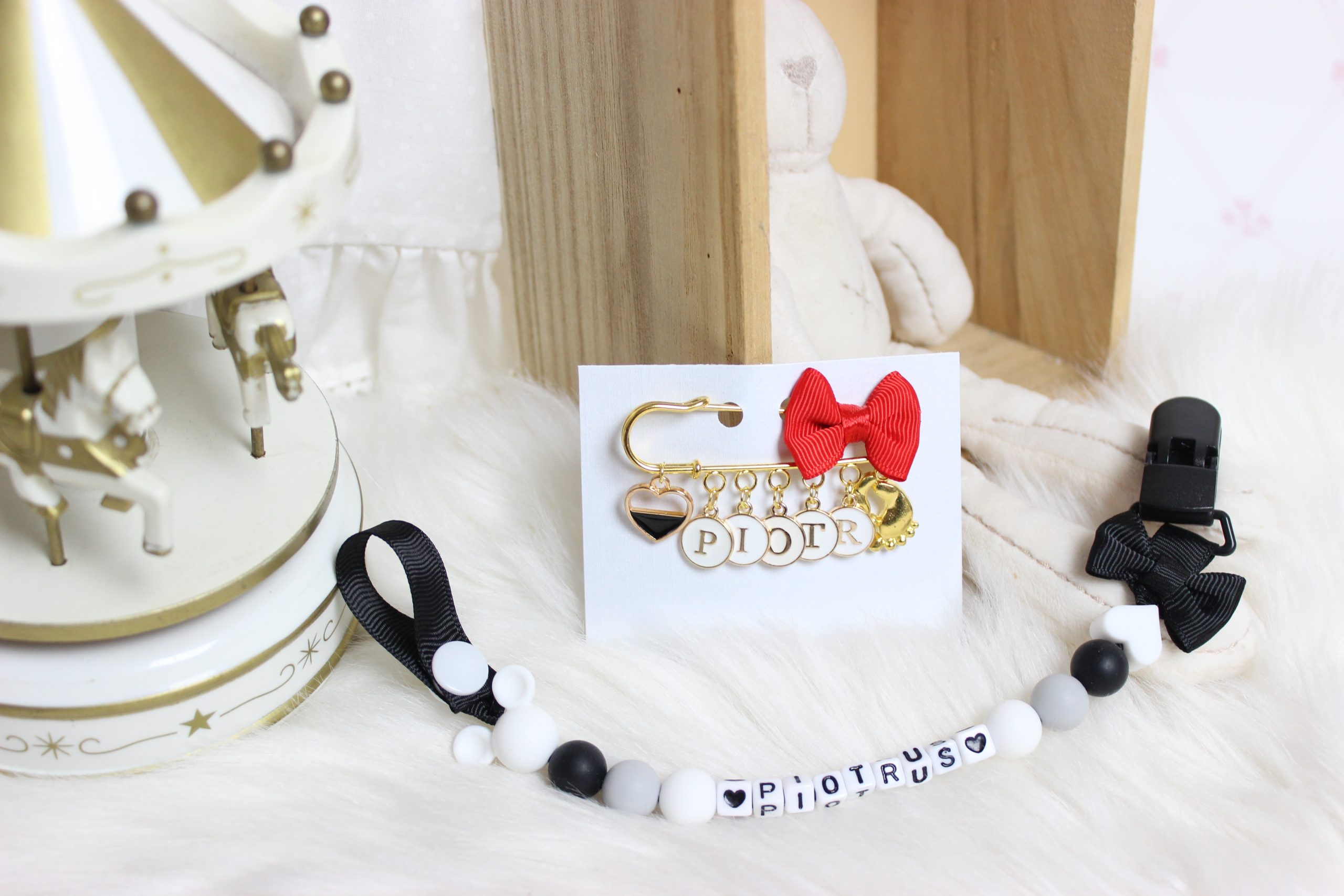 Zawieszka do smoczka na tasiemce z klipsem plastikowym, Czarno Szaro Biała