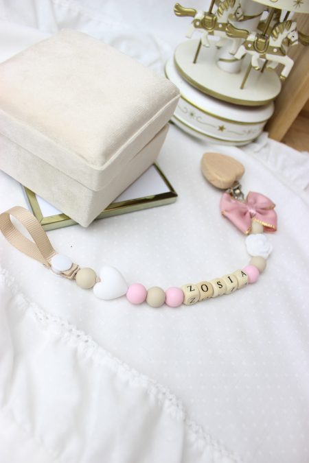 Zawieszka do smoczka z elementami drewna/ róż