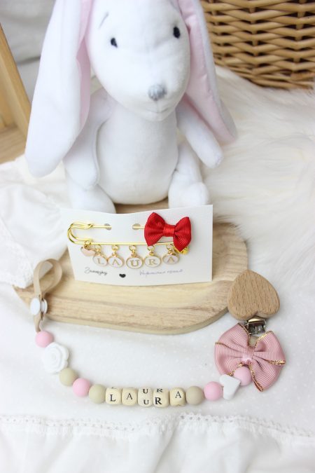 Zawieszka do smoczka na tasiemce, z elementami drewna/ róż