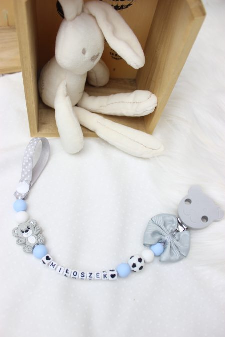 Zawieszka do smoczka na tasiemce z motywem misia i piłki