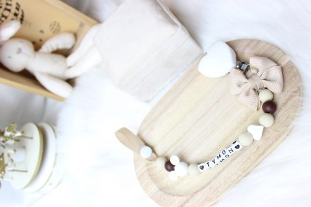 Zawieszka do smoczka brązowo- beżowa/Motyw Miki