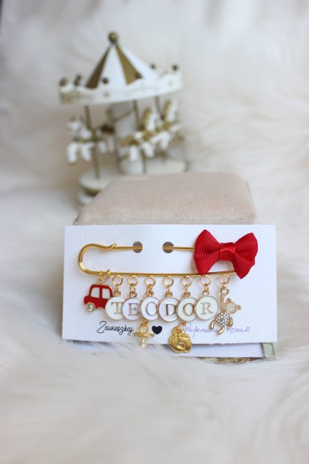 Agrafka 'czerwone autko’