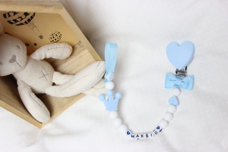 Zawieszka do smoczka „biała z niebieskim”