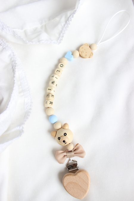 Zawieszka na sznureczku „Miś z niebieskim”