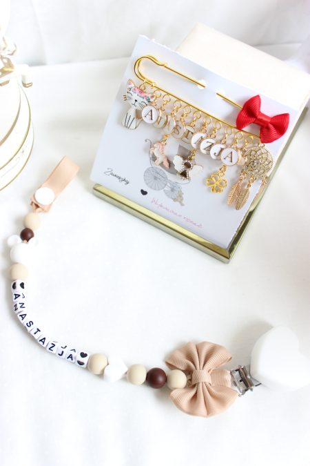 Zawieszka do smoczka ” biała Miki”