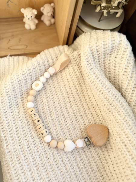 Zawieszka do Smoczka drewniane serce i kwiat