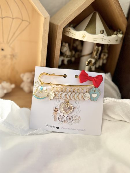 Agrafka ~ niebieskie stopy